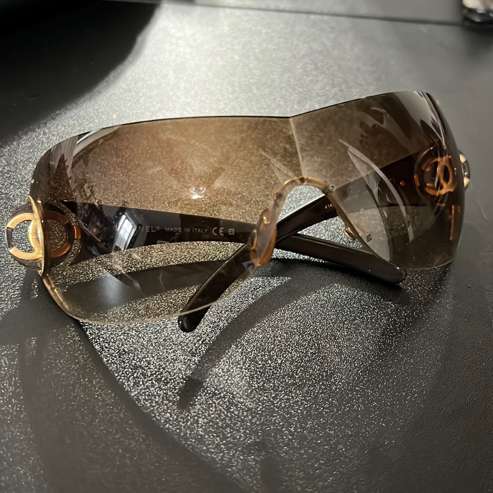 Authentic Chanel SunLasses from the 2000s’ with box